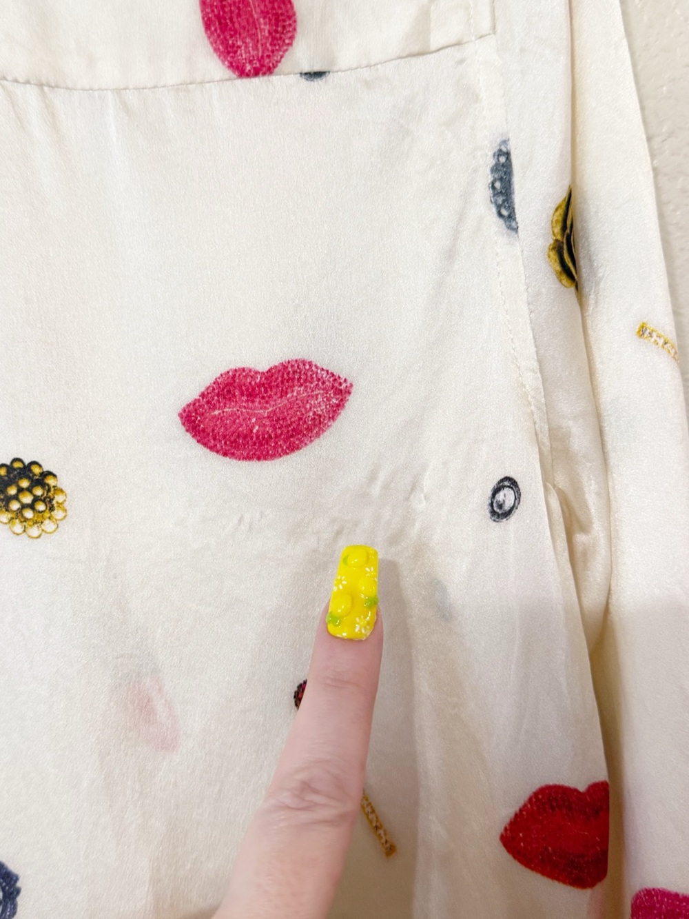 L’Agence Tyler Silk Champagne Multi Heart Jewel Button Up Long Sleeve Blouse - Picture 12 of 13